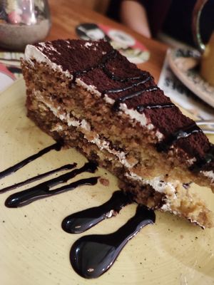 Tarta de tiramisú at Viva Chapata in Madrid