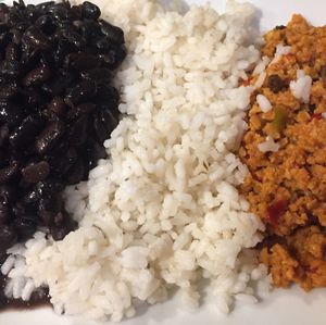 frijoles con arroz y picadillo de soja a la habanera. Black beans, rize and soya. at Viva Chapata in Madrid