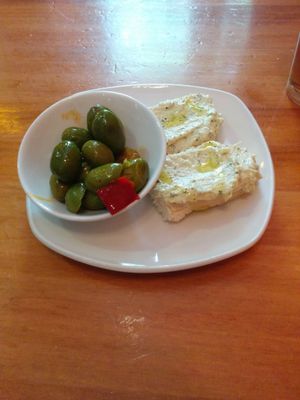Artichoke spread at Viva Chapata in Madrid