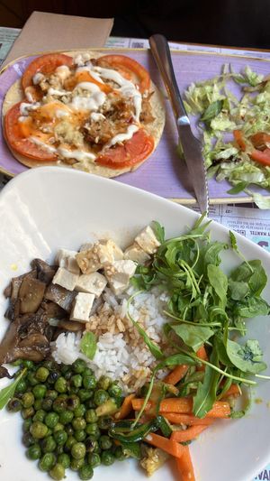 Bowl templado y arepa  at Viva Chapata in Madrid