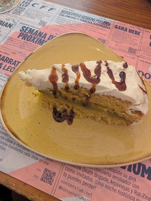 Lemon pistachio cake at Viva Chapata in Madrid