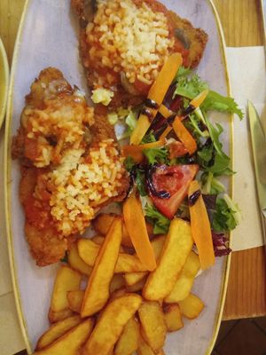 Milanesa mmmm at Viva Chapata in Madrid