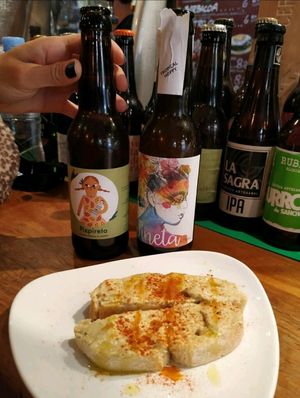 Craft beer & Hummus at Viva Chapata in Madrid