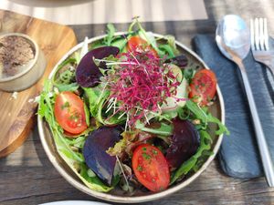 Salada pequena at Flores do Cabo Colares in Colares