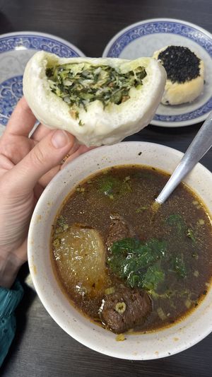 Hearty soup, vegetable bun and sesame cake  at Potherb Vegetarian Dim Sum 雪裏紅素食點心 in Taipei