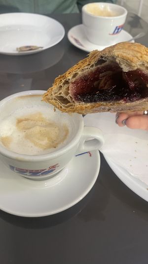 Berry croissant and soy cappuccinoo  at Mò Si Caffetteria alla Vecchia Maniera - Nazionale in Florence