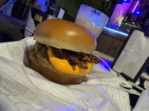 Sanduiche Com cogumelo e Cheddar, bom demais.  at Seu Trem in Belo Horizonte