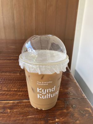 Es-Yen  at Kynd Kulture in Bangkok