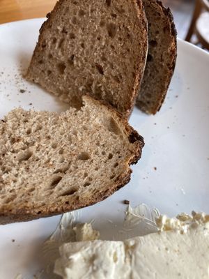 Hausgemachtes Sauerteigbrot mit Sanddornmagarinr  at Tonka in Frankfurt