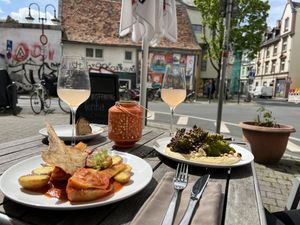 Einfach großartige Gemüsekreationen…und nun ist die Außenterrasse geöffnet ☀️  at Tonka in Frankfurt