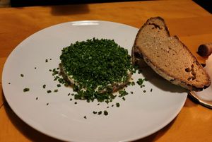 Pilzfarce mit Sauerteigbrot at Tonka in Frankfurt