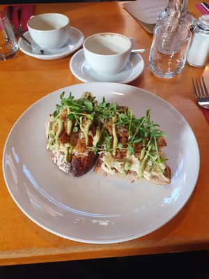 Sauerteigschnitte at Tonka in Frankfurt