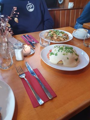 Kartoffelomelette und Scrambled Tofu at Tonka in Frankfurt
