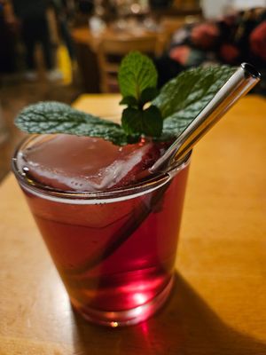 Roter Hugo 0% at Tonka in Frankfurt