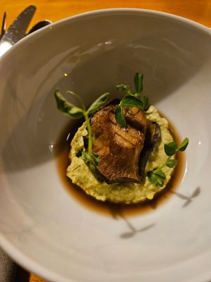 Austernpilz & Erbsebpüree at Tonka in Frankfurt