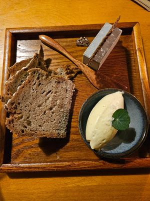 Sauerteigbrot, Leinsamenchip & Misomargarine at Tonka in Frankfurt