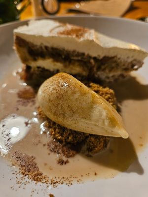 Birnensorbet, Quitte, Tiramisu, Zimt at Tonka in Frankfurt