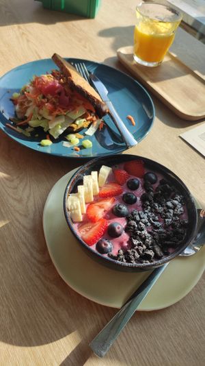 Smoothie bowl Mad Berry & Vegan Kebab Stoet at Stoet in Hengelo