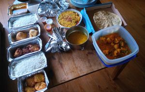 Samosa, Pakora, Biryani, Naan, Papadam, Alo Goobi & Channa Dal von Devi at Indisches Restaurant Devi in Ehrenkirchen