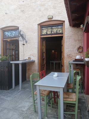Image of the inside seating entrance from where we were sitting in the courtyard at Kappos Etsi in Aegina