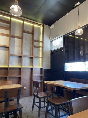 Interior2  at REDWHITE BONELESS RAMEN - Studio City in Studio City