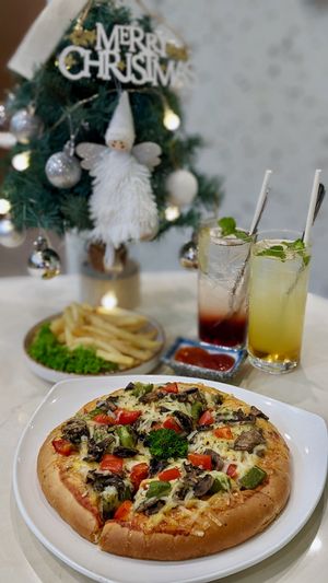 Vegan Cheese Option - Pizza Party Bundle for 2 at SIN - Greendot Plus - Jewel in East Singapore