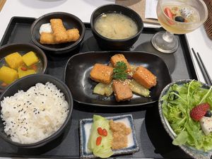 Bento set   at SIN - Greendot Plus - Jewel in East Singapore