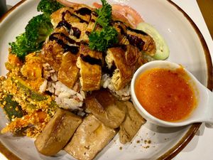 Chick'n rice dish with chili sauce at SIN - Greendot Plus - Jewel in East Singapore