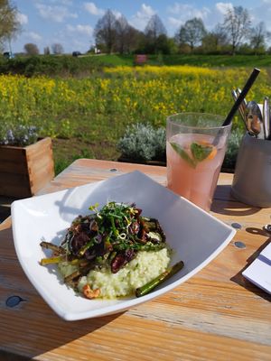 Veganes Bärlauch Risotto mit grünem Spargel & Shiitake Pilzen at Fährhaus Zons in Dormagen