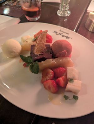 red fruit tart at Restaurant De Smoezer in Apeldoorn