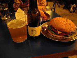 Hamburguesa de avena at B13 Bar in Madrid