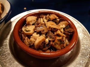 Tapas for 3: Pollo al ajillo at B13 Bar in Madrid