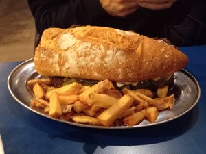Bocadillo de seitán con pimiento verde at B13 Bar in Madrid