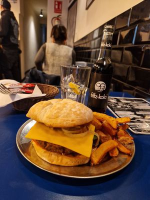 Linda burger at B13 Bar in Madrid