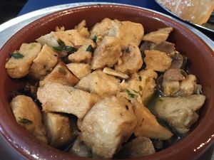 Pollo y Aglio at B13 Bar in Madrid