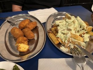 croquetas de calabaza/puerro y setas/ajo + patatas alioli  at B13 Bar in Madrid