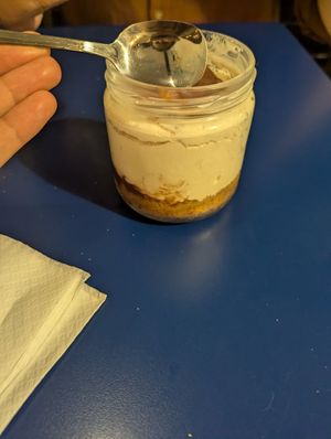 Tarta de queso en tarro. Riquísima at B13 Bar in Madrid