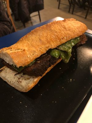 Muy rico! Relación calidad-precio increíble😻 Encima el personal es genial y el ambiente muy chulo. Totally recommend☺️ at B13 Bar in Madrid