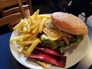 Burger at B13 Bar in Madrid