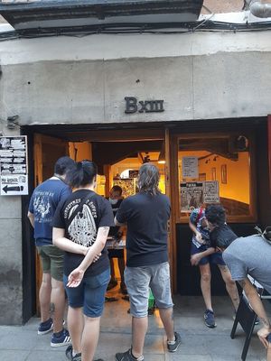 B13 esta abierto con todo lo más ricooo at B13 Bar in Madrid