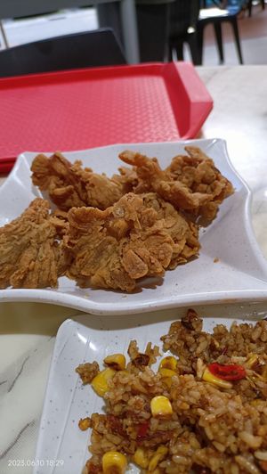 Deep fried mushrooms at Amazing Vegetarian - 弘缘素食小栈 in Central Singapore