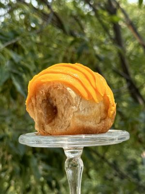 Vegan Japanese style brioche, wheat flour, soy milk, coconut oil, instant yeast, brown sugar, salt.

Toffee: soy milk, brown sugar, coconut oil.  at Adrianna Jund in Mexico City