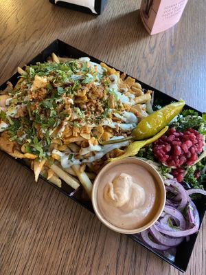 Le plate with an additional dip (sriracha) on the side. 158 Kr (June 2023)  at Le Kebab Stureplan in Stockholm