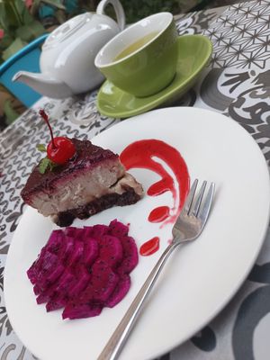 Cheesecake dragon fruit at Pizza Factory in Phnom Penh
