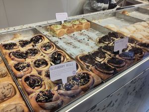 Vegan blueberry and Oreo rolls #Veganuary at Cinnamood in Munich