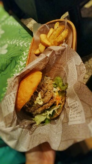 Vegan garlic and herbs chicken burger ❤️ at Olu Olu Cafe in Tokyo