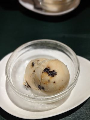 Rum and raisin ice cream at Olu Olu Cafe in Tokyo
