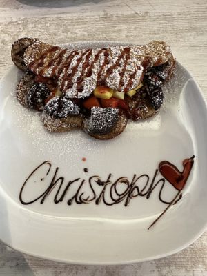 Die vegane Waffel. Bei der Bestellung drauf hinweisen, dass man auch den veganen Waffelteig haben möchte, falls nicht nachgefragt wird    at Waffel Dream in Cologne