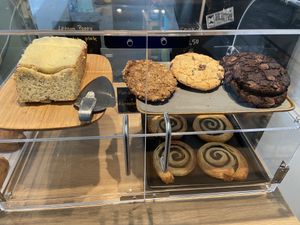 The top level items are vegan. The lemon cake is fluffy and tasty, but small at  Flo Specialty Coffee & bakery in Utrecht