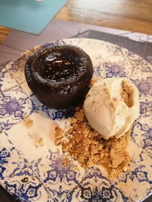 Vegan coulant and hazlenut ice-cream (now with gluten-free crumble!) at Nonna Paquita Ristorante - Pizzeria in Palamos